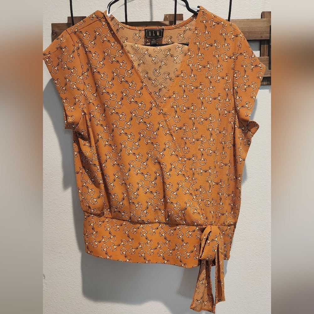 O L M blouse gold link print size XL